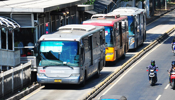 Uji Coba Kopaja Masuk Jalur Busway Ditunda