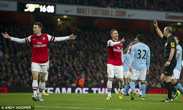 Arsenal Selalu Sial Ketika Mike Dean Menjadi Wasit