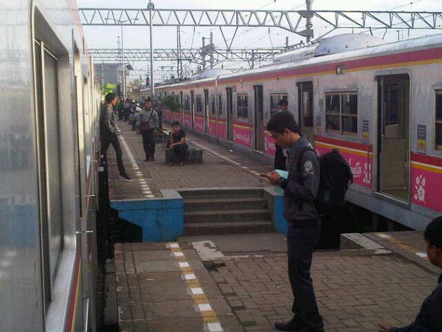 Jadwal Commuter Line Masih Kacau