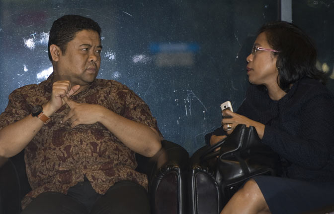 Diperiksa KPK, Teddy Bawa Sejumlah Dokumen
