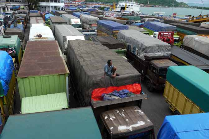 Pelindo dan Pemkot Pontianak Urus Parkir di Pelabuhan