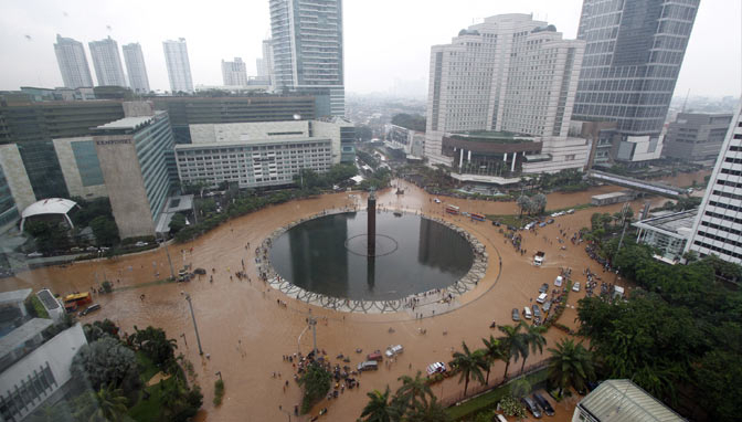 Kementerian PU: Daerah Segera Perbaiki Jalan Rusak