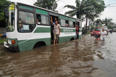 Pasca Banjir, Jalur Kopaja Jakarta Kembali Normal