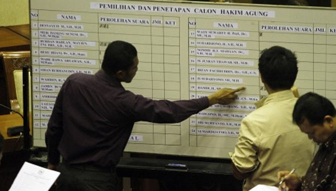 DPR Tetapkan Delapan Hakim Agung