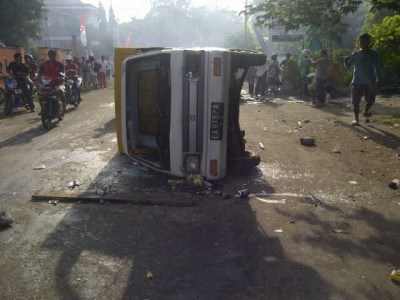 Dianggap Biang Kerusuhan, 23 Cafe di Sumbawa Besar Dibongkar