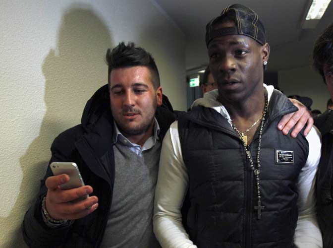 Pendukung Milan Serbu Balotelli