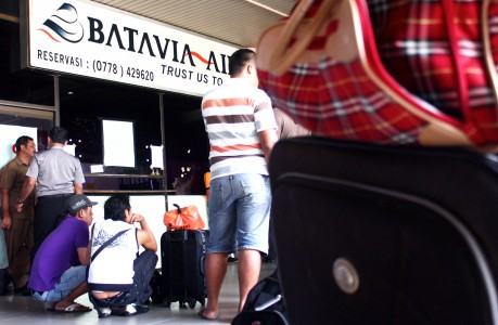Ratusan Penumpang Batavia di BIL Terlantar