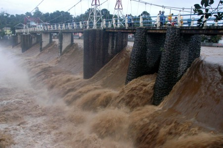 Katulampa Siaga II, Warga di Bantaran Ciliwung Diminta Waspada