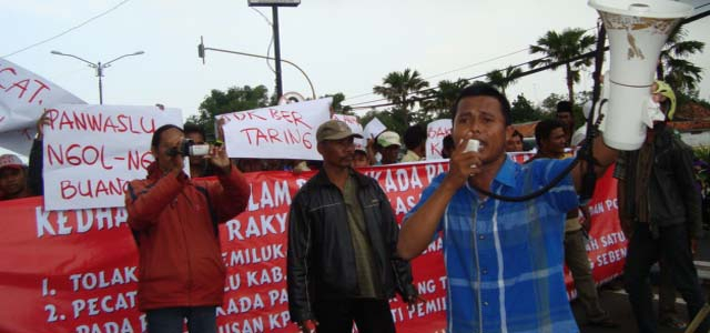 Dituding Tak Netral Saat Pilkada, Panwas Pamekasan Didemo
