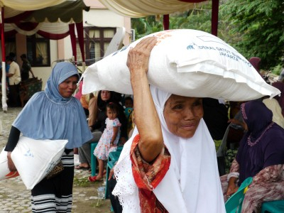 Bansos Pelajar Madrasah Salafiyah Pati Bantu Kaum Miskin