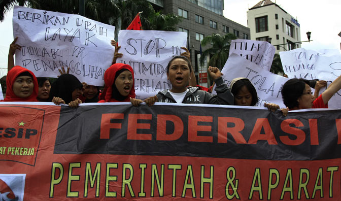 Kado Pahit 2013, Kenaikan TDL Bertahap