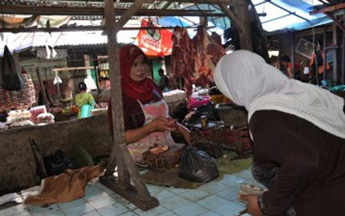 Harga Daging Terus Naik, Warga Rembang Hanya Beli Tulang