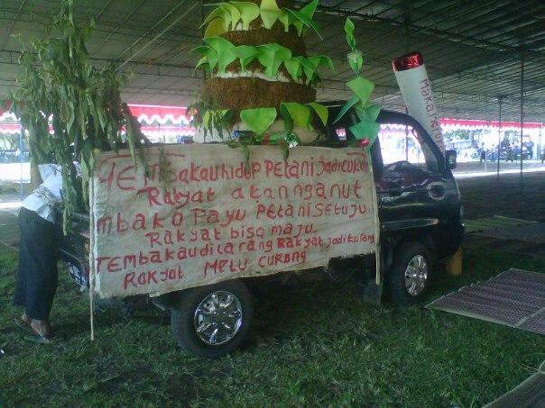 Petani Tembakau di Magelang Gelar Aksi Bakar Tembakau