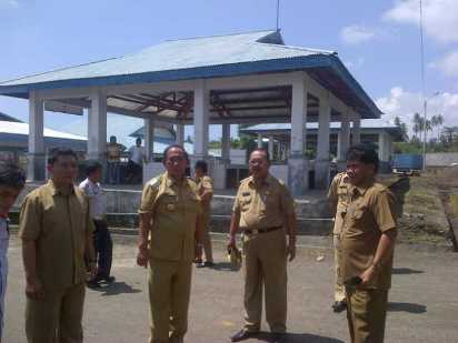 Seluruh PNS di Bitung Kerja Bakti Massal Bersihkan Pasar Sagerat