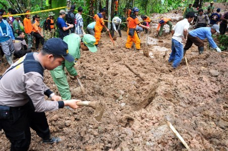Banjir Bandang di Panimbang Tewaskan Seorang Anak