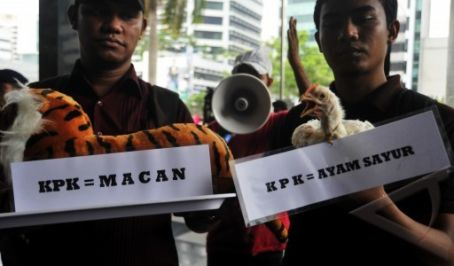 KPK Didesak Transparansi Penanganan Korupsi Hambalang