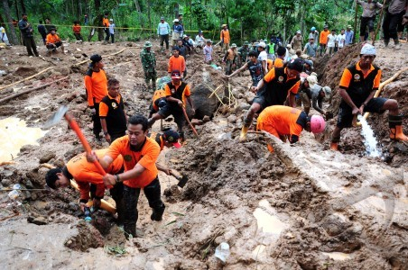 Pencarian Korban Longsor Brebes Sampai Selasa