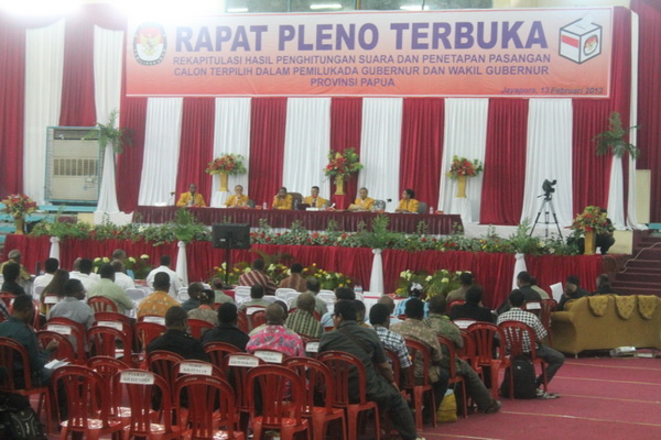 Pleno Rekapitulasi Penghitungan Suara Pilkada Papua Diwarnai Aksi Walk Out