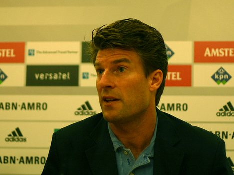 Laudrup Belum Mau Tinggalkan Swansea City