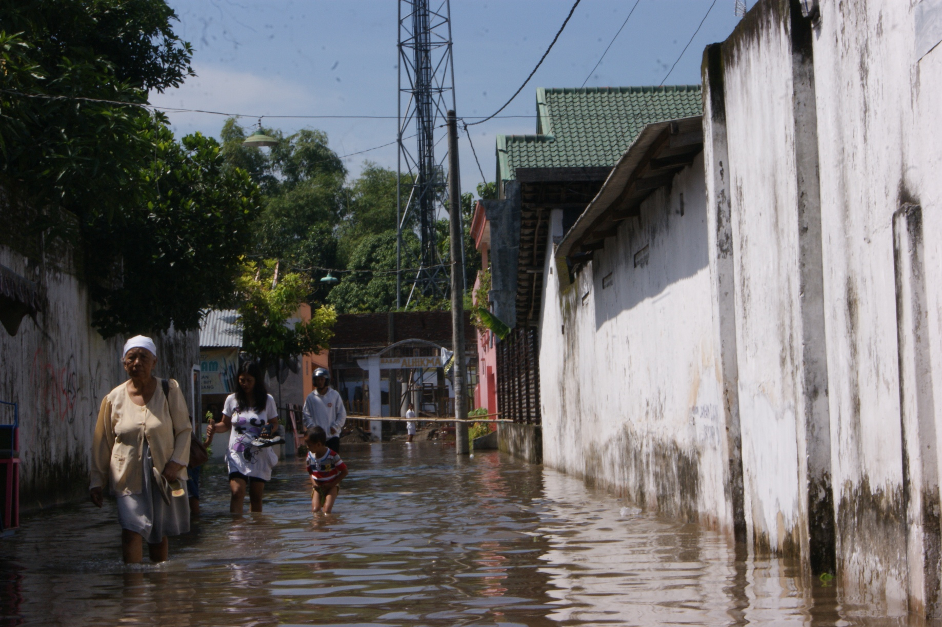 Sungai Kunto Jombang Meluap, Perumahan Warga Terendam Air