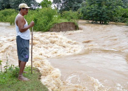 Tanggul Sungai Marmoyo di Jombang Longsor