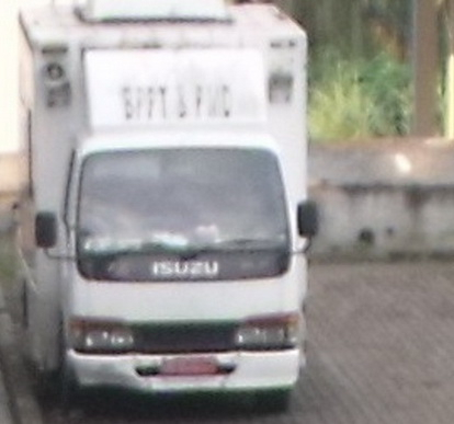 Mobil Dinas Badan Perijinan Kota Bitung Ganggu Aktifitas Warga