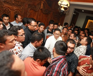 Pengamat : Anas Mundur, Telat !
