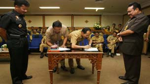 Pejabat di Batam Tandatangan Pakta Integritas