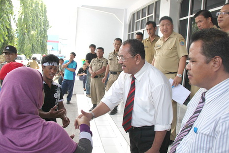 Sekda Bitung Terima Demo Buruh Pelabuhan Ferry