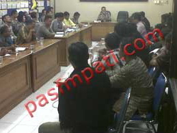 Tanyakan Layanan Publik, Puluhan Aktivis di Pati Datangi Polres