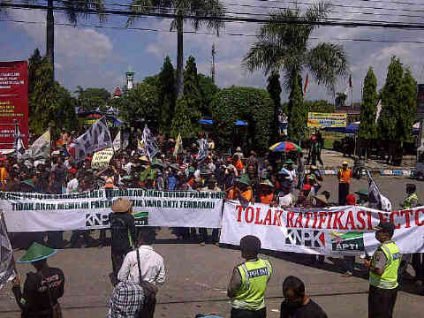 Protes PP Tembakau Terus Berlanjut