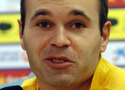 Iniesta: Barcelona Bisa Kejar Defisit Gol dari Milan