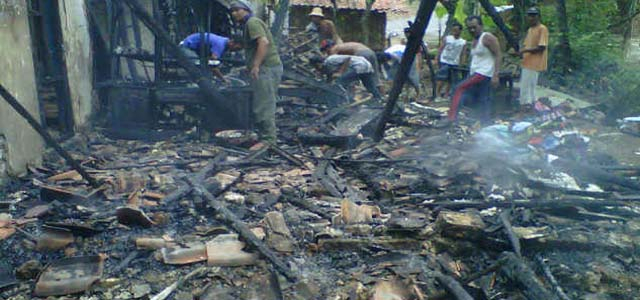 Rumah Bantuan Gubernur Jatim Ludes Terbakar