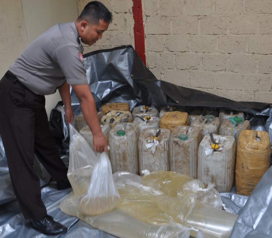 Ibu Rumah Tangga Selundupkan 500 Liter Miras ke Jayapura