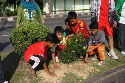 Pemkot Pontianak Tanam Seribu Pohon Pucuk Merah