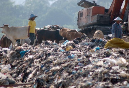 Sampah di Tangsel dan Bandung Belum Teratasi