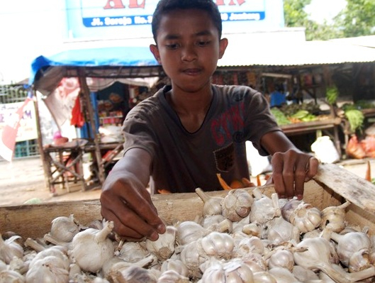 Harga Bawang di Jombang Terus Melonjak