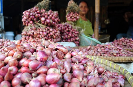Pedagang Sayuran di Surakarta Keluhkan Sepinya Pembeli