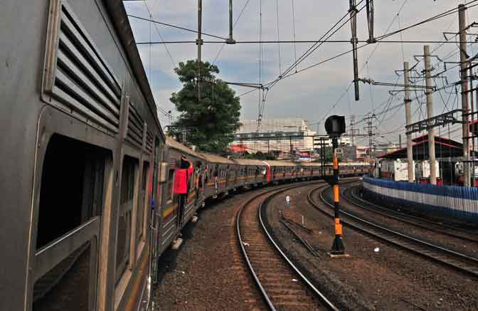 Kereta Ekonomi Non AC Akan Dihapus