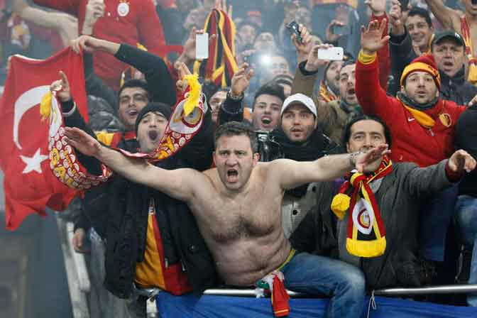 Coba Menyusup Stadion, Polisi Tangkap Pendukung Galatasaray