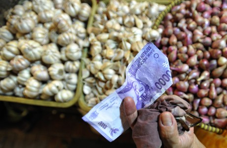 Timbangan Bawang Pedagang di Mojokerto Dikontrol