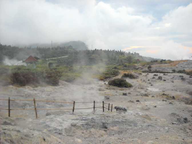 Sebaran Gas Beracun Gunung Dieng Melebihi Ambang Batas