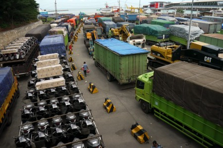 DPR: Turunkan Biaya Logistik di Pelabuhan