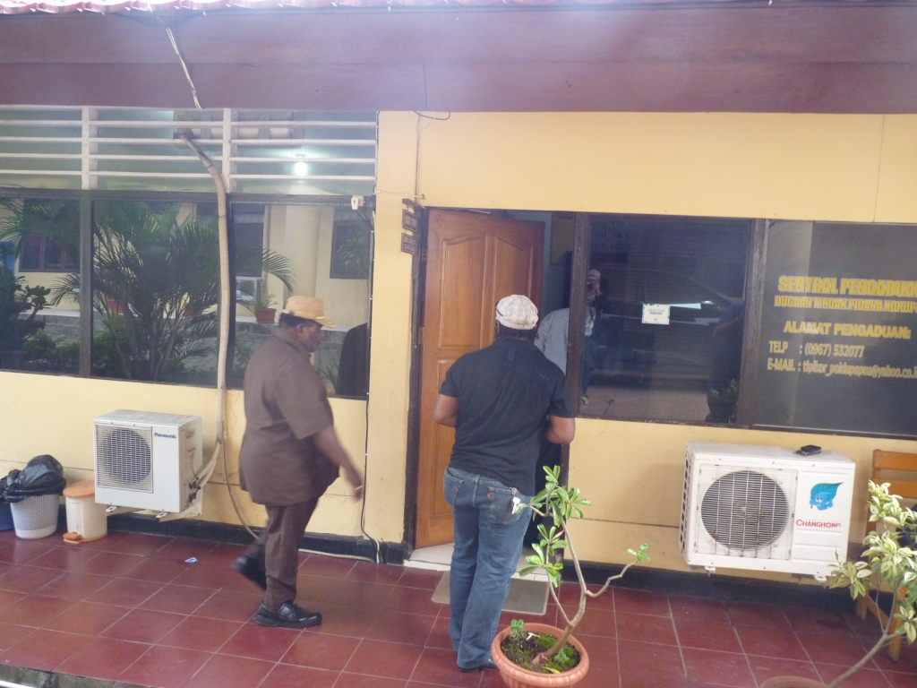 Dugaan Korupsi Pembangunan Lapter, Polisi Papua Periksa Bupati Nabire