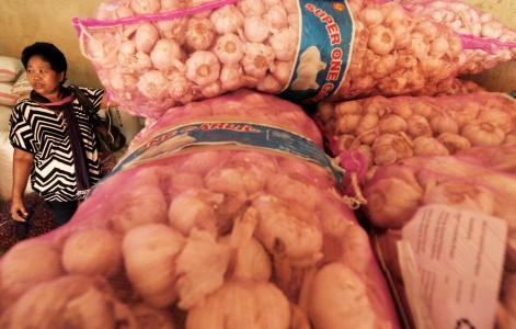 300 Kontainer Bawang Putih yang Tertahan di Tanjung Perak Dilepas ke Pasar