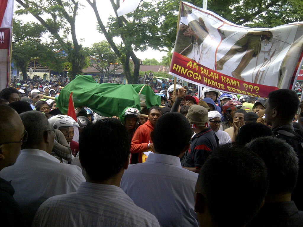 Ribuan Warga Jawa di Timika Demo Tuntut Ungkap Pembunuhan