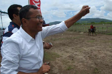 DPR Akan Panggil Paksa Menteri BUMN Dahlan Iskan