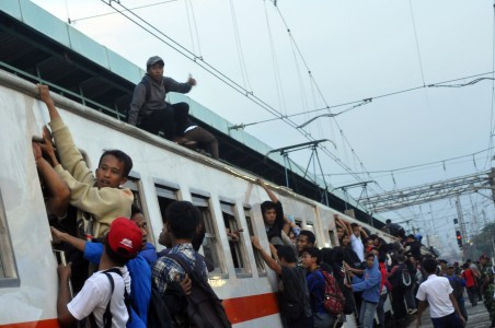 Perbaiki Pelayanan Baru KAI Naikkan Tarif