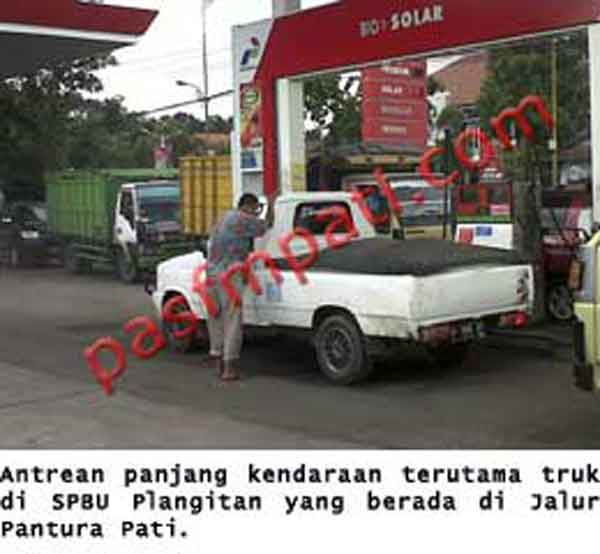 Solar Langka, Truk Antre di SPBU Pati