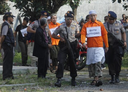 Polisi Gelar Reka Ulang Penyerangan Pos Polisi Surakarta